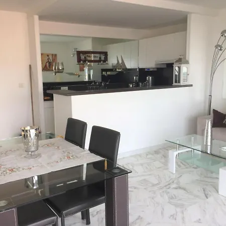 F3 Vue Mer Et Croisette Apartment *